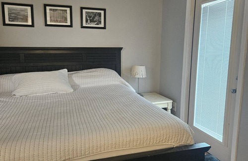 Rodanthe Cottage | Pet Friendly! Extra clean and great Internet! Now Sunday check in and check out