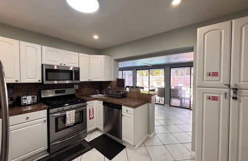 Wilton Manors House | Pet Friendly, Flamingo retreat w Pool & Guesthouse