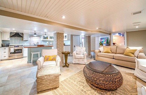 North End House | PET FRIENDLY- Grand 8BR/4BA Beach Block Retreat