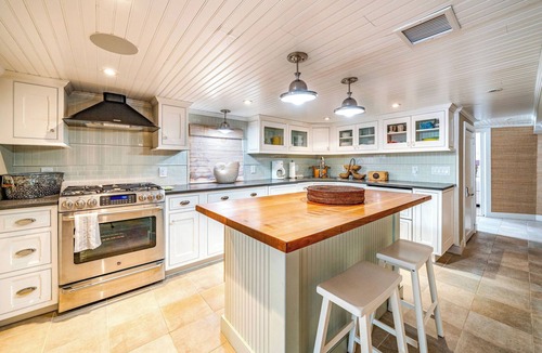 North End House | PET FRIENDLY- Grand 8BR/4BA Beach Block Retreat