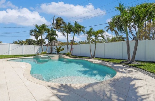 Lighthouse Point House | Pet friendly house with a heated pool and hot tub!