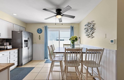 Villas House | Pet friendly home located just 5 houses from the Delaware Bay