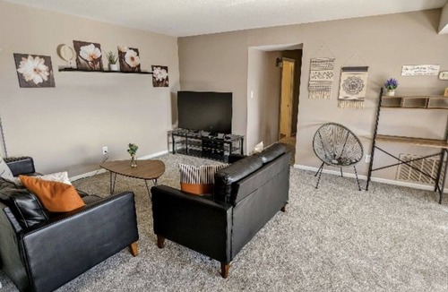 Rio Condo | Pet Friendly in Charlottesville! UVA Medical Trauma Center School Wineries Parks