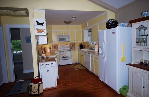 Country Club Estates House | Pet Friendly in Town Rehoboth Beach!