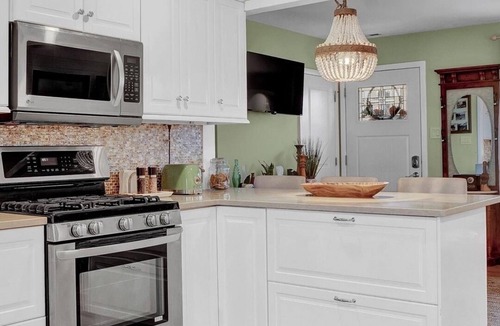 Villas House | Pet-Friendly Luxury Bungalow with Pool, Bocce Court and More