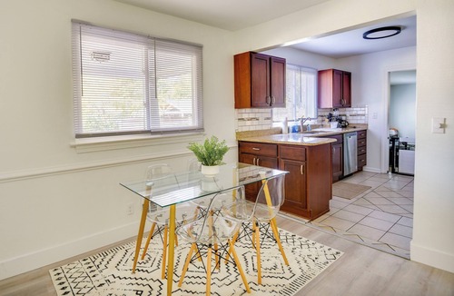 Norfolk - Virginia Beach Cottage | Pet-friendly Norfolk Retreat ~ 7 Mi to Beach!