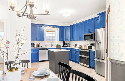 Luray House | Pet-Friendly · Private Pool · Hot Tub · Arcade · Movie Room · Epic Views & more!