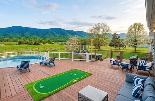 Luray House | Pet-Friendly · Private Pool · Hot Tub · Arcade · Movie Room · Epic Views & more!