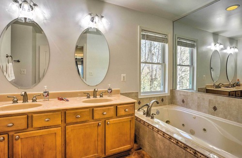 Louisa House | Pet-Friendly Retreat Near Lake Anna w/Decks!