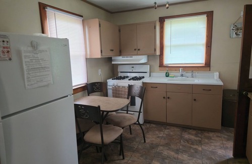 Cape May Cottage | PET FRIENDLY! SIT & ROCK ON THE PORCH AS YOU WATCH THE BOATS GO BY!