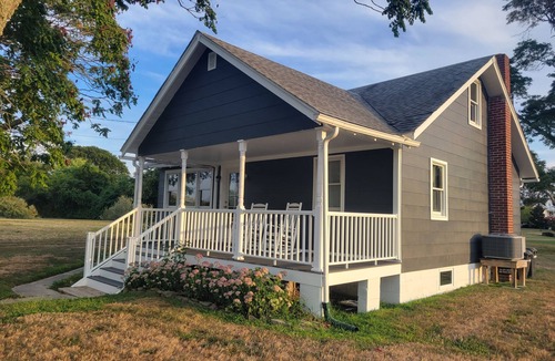 Cape May Cottage | PET FRIENDLY! SIT & ROCK ON THE PORCH AS YOU WATCH THE BOATS GO BY!