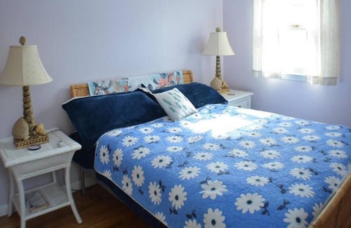 North Cape May House | Pet friendly split level home steps to Delaware Bay