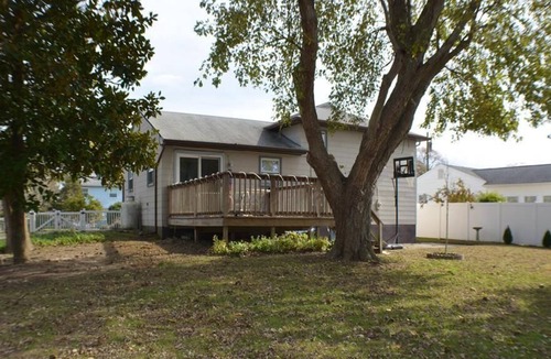 North Cape May House | Pet friendly split level home steps to Delaware Bay