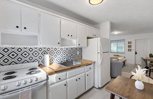 Lake Ridge Apartment | Pet-Friendly Studio w/Patio in Lakeridge