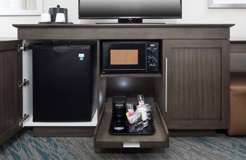 Downtown Fort Lauderdale Hotel | Pet Friendly Stay | Free Breakfast | Pool | 2.80 mi to Fort Lauderdale Beach