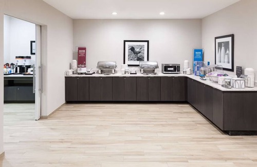 Downtown Fort Lauderdale Hotel | Pet Friendly Stay | Free Breakfast | Pool | 2.80 mi to Fort Lauderdale Beach