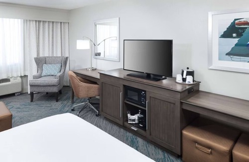 Downtown Fort Lauderdale Hotel | Pet Friendly Stay | Free Breakfast | Pool | 2.80 mi to Fort Lauderdale Beach