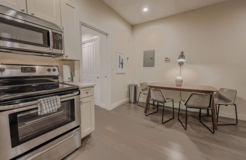 Downtown Boston Apartment | Pet Friendly Studio | Walk to MGH