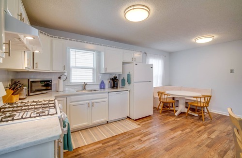 Villas House | Pet-Friendly Villas Vacation Rental: Walk to Bay