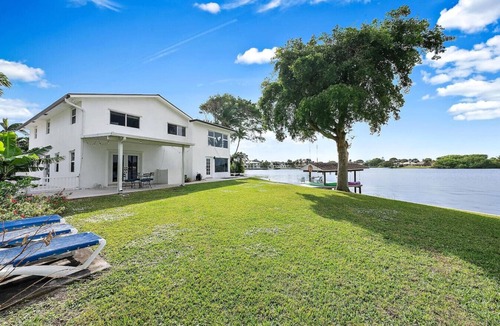 Lake Ida Shores House | Pet Friendly w Gym & Hot Tub - Lakefront Home