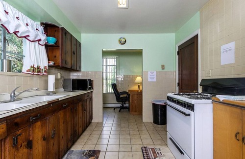 Willoughby Spit Cottage | Pet-Friendly Waterfront Cottage on the Chesapeake Bay, Virginia