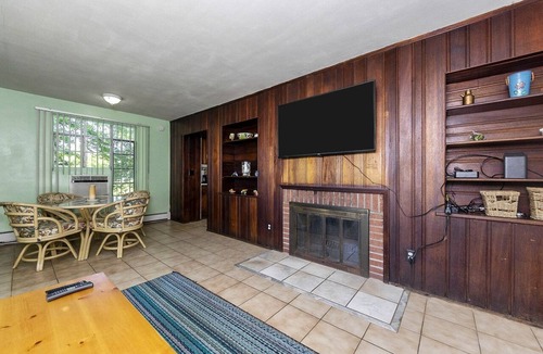 Willoughby Spit Cottage | Pet-Friendly Waterfront Cottage on the Chesapeake Bay, Virginia