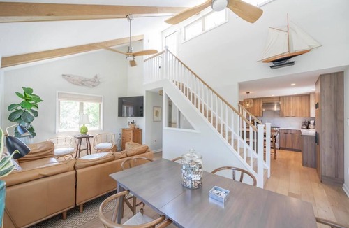 Stone Harbor Condo | Pet Friendly with a new pool, outdoor space and 4 bedrooms! Great location within walking sitance to 96th Street shopping and activities.