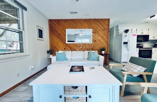 Southern Shores House | Pets, Pool & Spa - Tranquil Treetop Family Home