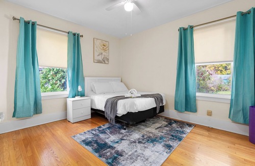 Utica Apartment | Phenomenal 3-bedroom apartment in lovely South Utica for your stay