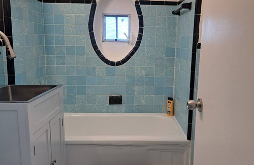 Surfside Apartment | Phenomenal Studio - Steps to Beach - Great Views - Historic - terrific stay