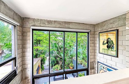 Hendricks and Venice Isles Apartment | Piano House Waterfront Retreat – 2BR Getaway