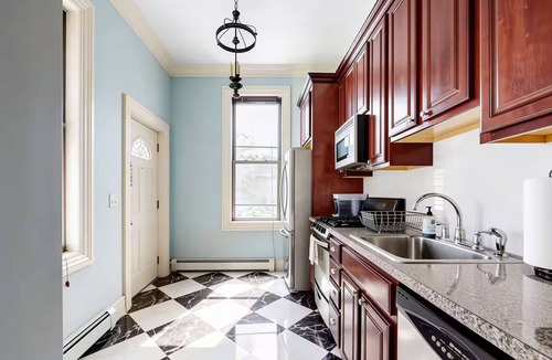 Weehawken Apartment | Picasso House 5 Min to NYC & MetLife Parkings Backyard BBQ