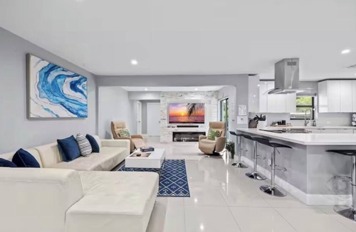 Parkside House | Pickle Ball Ct- 4BR + Tiki Hut+ Jacuzzi swim Spa