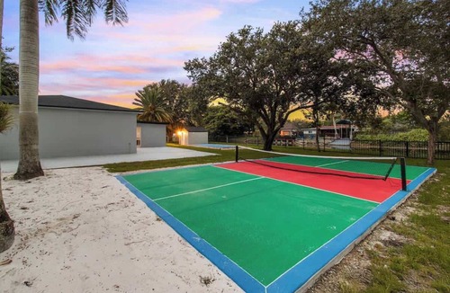 Miami Gardens House | Pickleball Oasis Container Pool Near Hard Rock