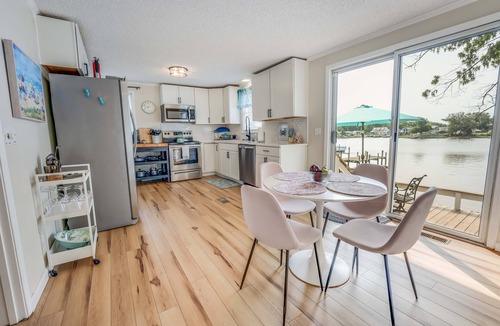 Colonial Beach House | Picture Perfect Waterfront in town Sleeps 6 Expansive Outdoor dining area