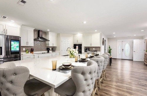 Chester House | Pier Pleasure Retreat- Waterfront & Private Pier
