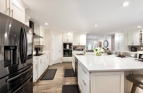 Chester House | Pier Pleasure Retreat- Waterfront & Private Pier