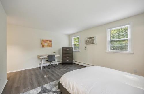 Newark Apartment | Pine Brook 1302 I Pool Gym I Free Parking !