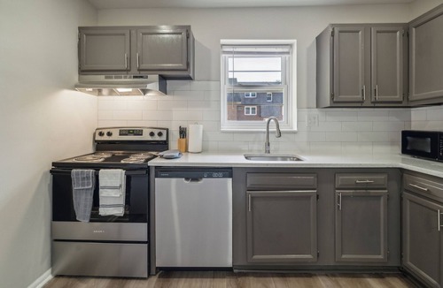 Newark Apartment | Pine Brook 618 I Cozy & Roomy I Gym & Pool