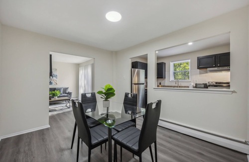 Newark Apartment | Pine Brook Apartments: Luxurious living in a stunning wooded setting