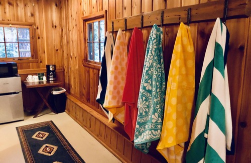 Hayden Lake Cabin | Pine View Cabin: Rustic Hayden Lake Cabin with Bunkhouse and Private Dock