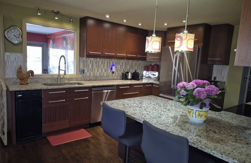 Bridgewater House | Pines World Cup Eclectic Retreat 30 Mins Away with fun Pool Bar