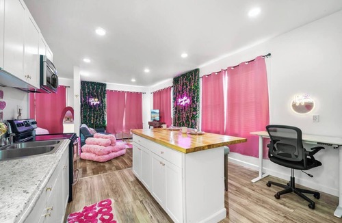 Edray Apartment | Pink Theme Room in Marlinton!