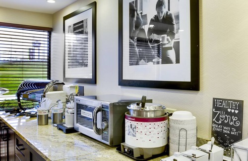 Moon Township Hotel | Pittsburgh Airport Inn and Suites