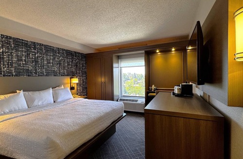 Moon Township Hotel | Pittsburgh Airport Inn and Suites