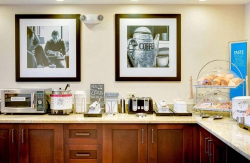 Moon Township Hotel | Pittsburgh Airport Inn and Suites