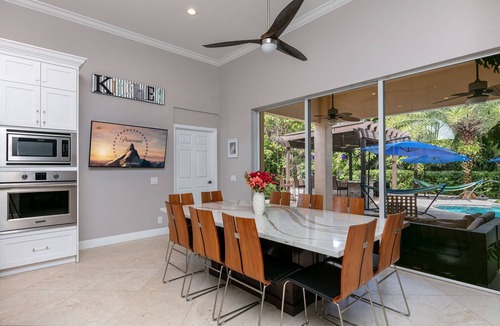 Plantation Villa | Plantation Acres 7BR Mansion with Gorgeous Pool