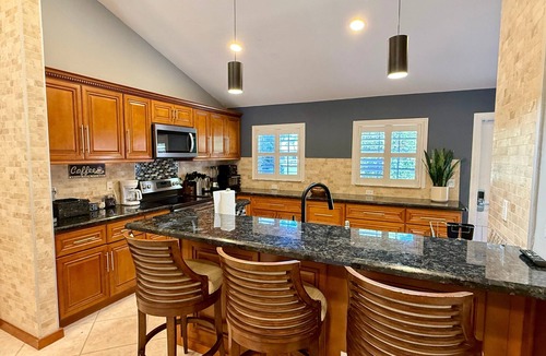 Sunrise House | Plantation Resort Retreat Pool, Hot Tub Near Sawgrass Mills