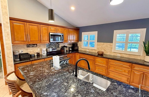 Sunrise House | Plantation Resort Retreat Pool, Hot Tub Near Sawgrass Mills