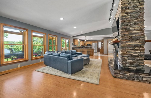 Logan Cabin | Playground-Panoramic LakeVue-Hot Tub-Covered Decks-Game Room-Kayaks-Canoes-Bikes